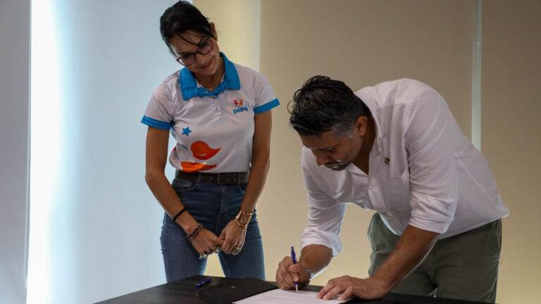 Noticias 9 Donacion de computadoras al PANI 25